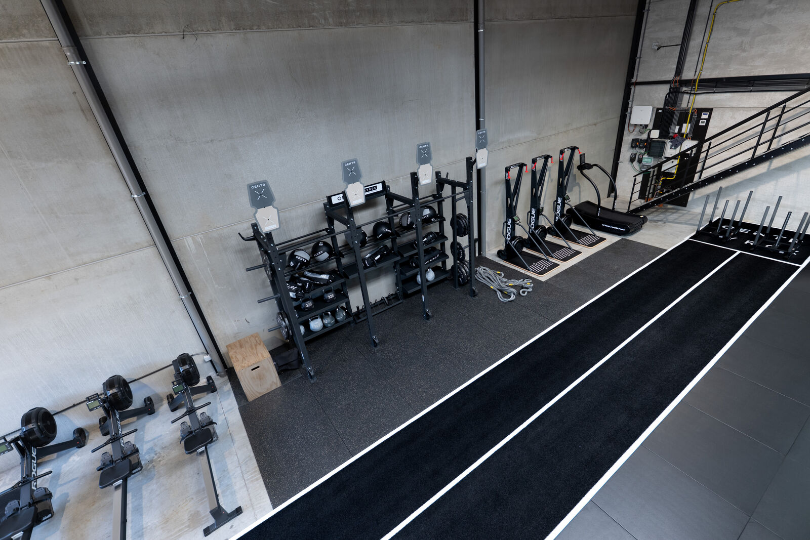 The HYROX zone with sled lanes, rowers and ski ergs