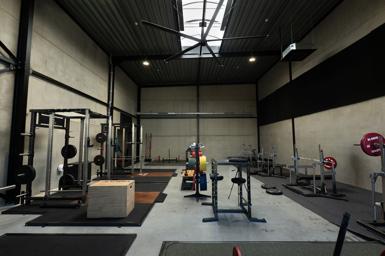Racks en platformen onder het daklicht